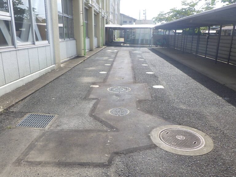 連島中学校マンホールトイレ設置工事写真